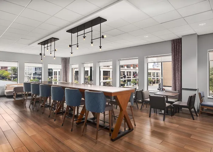 Hampton Inn & Suites Chicago-Downtown